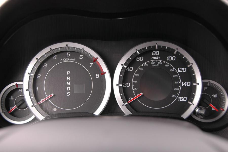 Панель приборов Acura TSX V6 2010 года  (фото 53 из 87)